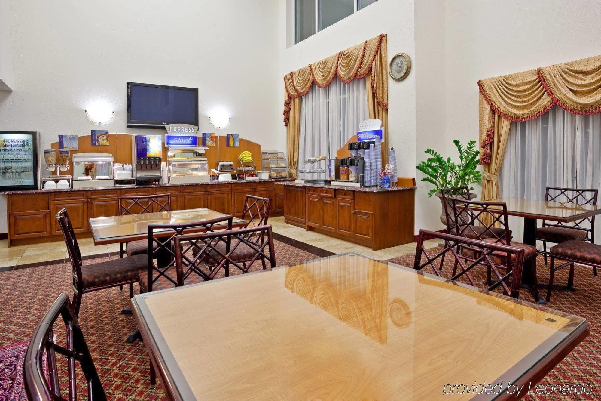 Holiday Inn Express & Suites Detroit - Farmington Hills By Ihg Northville Extérieur photo